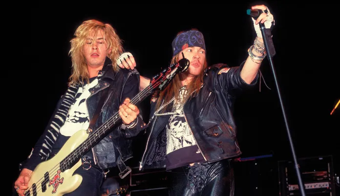 Guns n’ poses