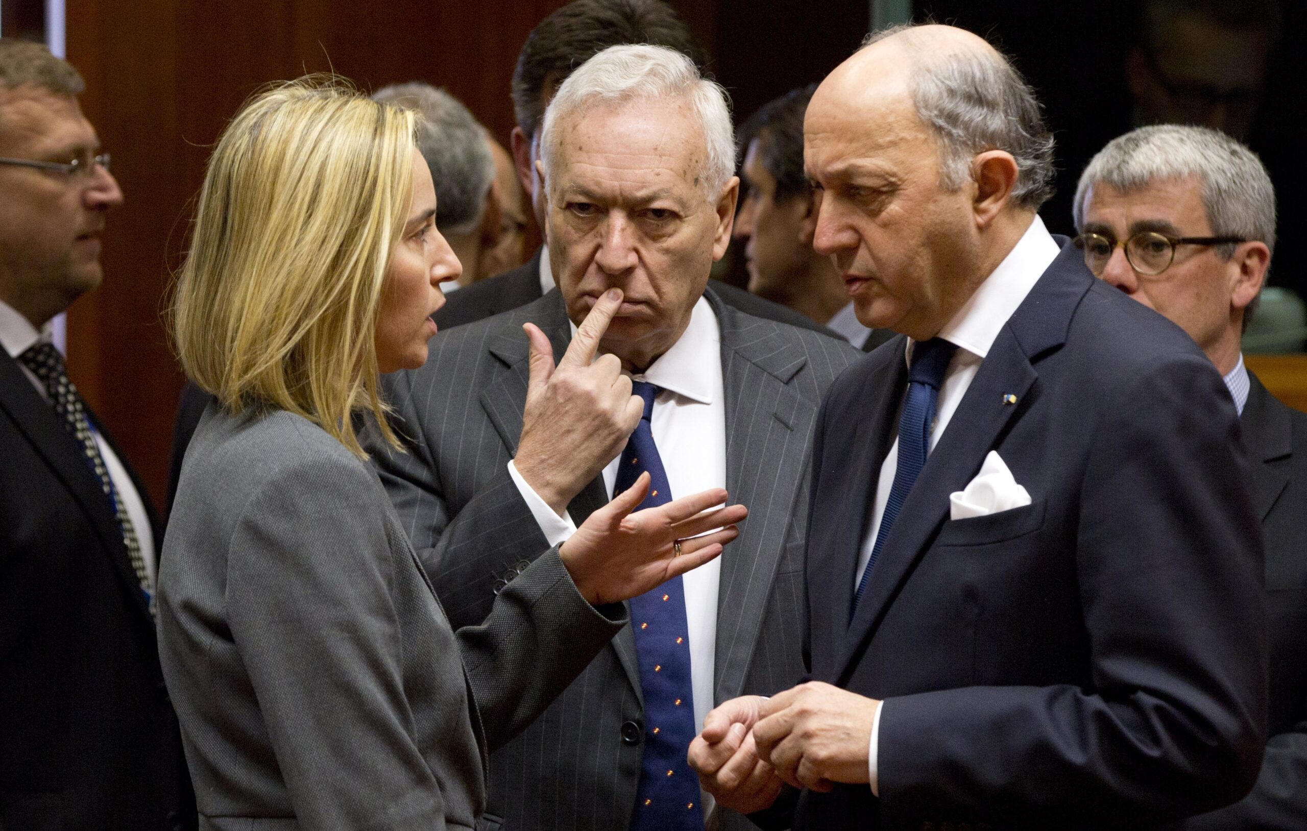 EU halts Russia talks, threatens sanctions