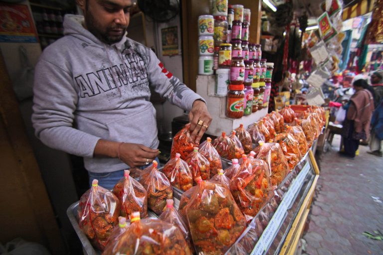 India’s parliament permits foreign retailers entry