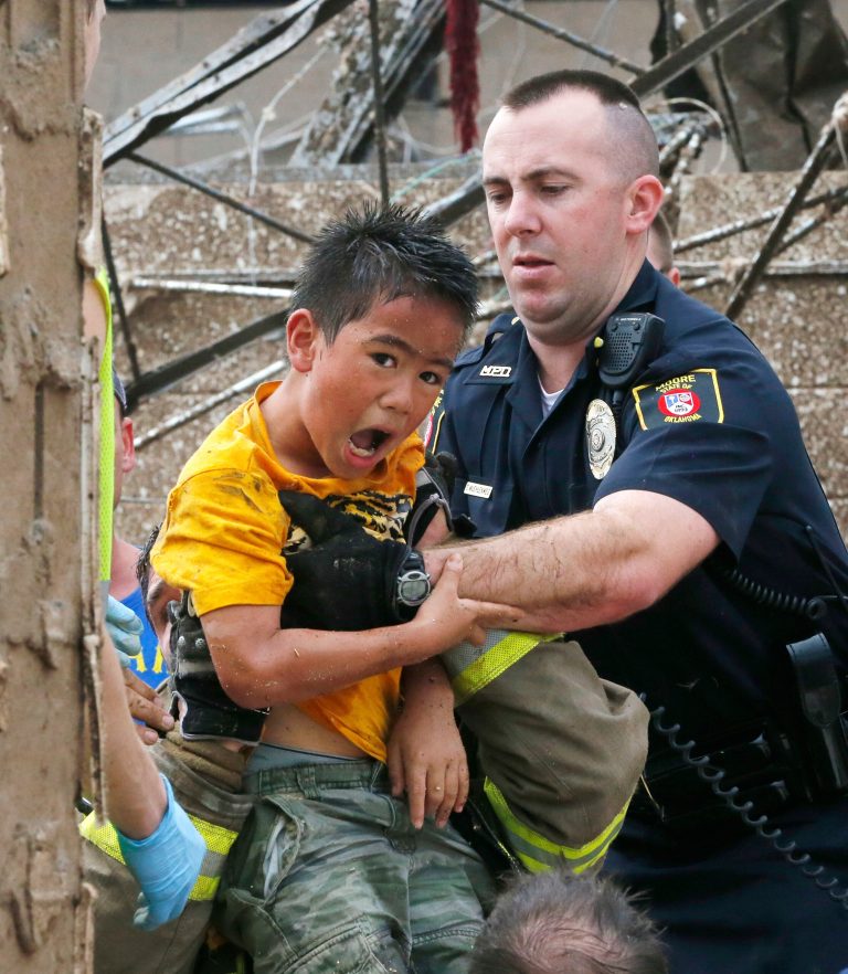 Huge tornado hits Oklahoma City suburb, kills 51