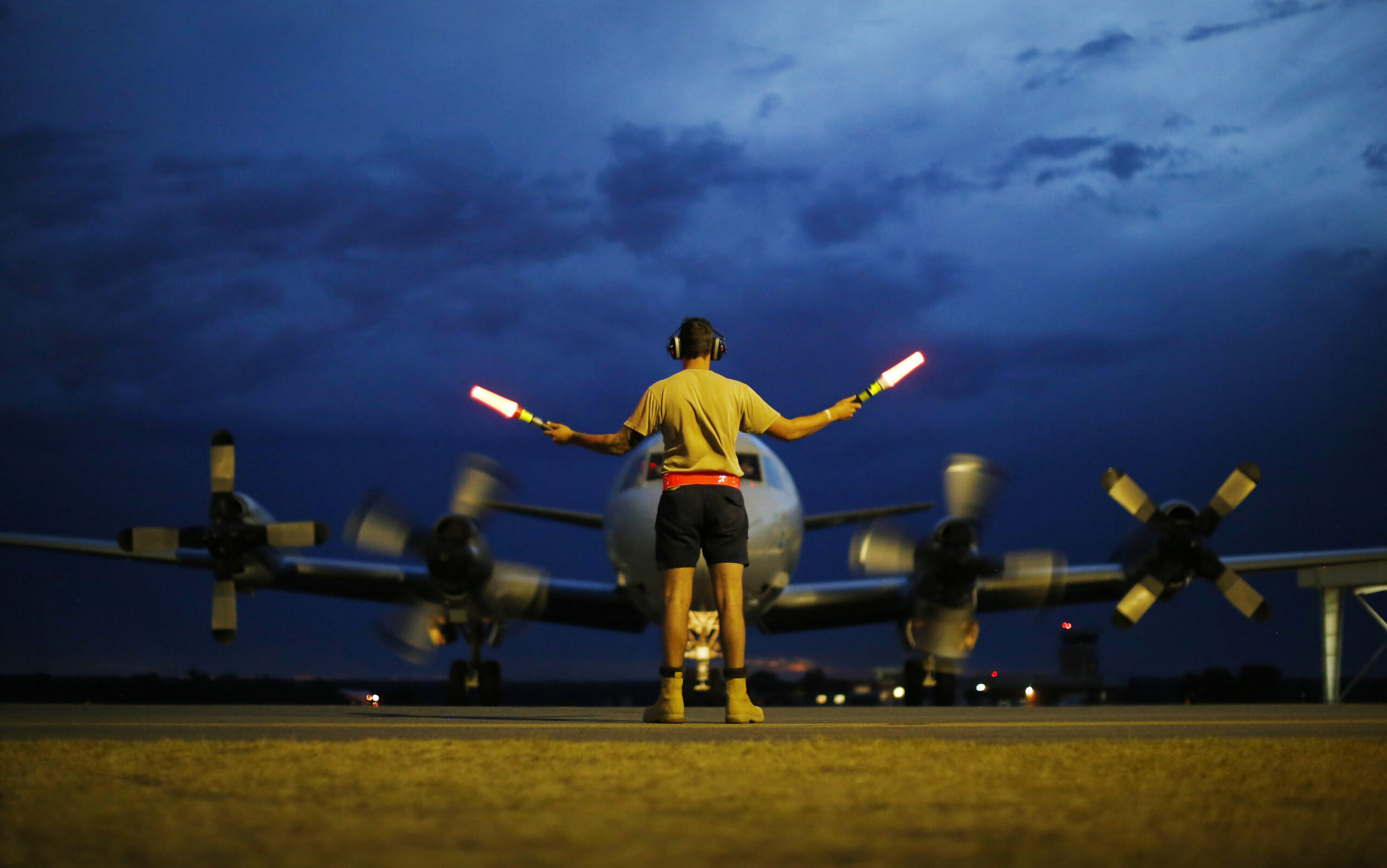 Technology hindered, helped search for Flight 370