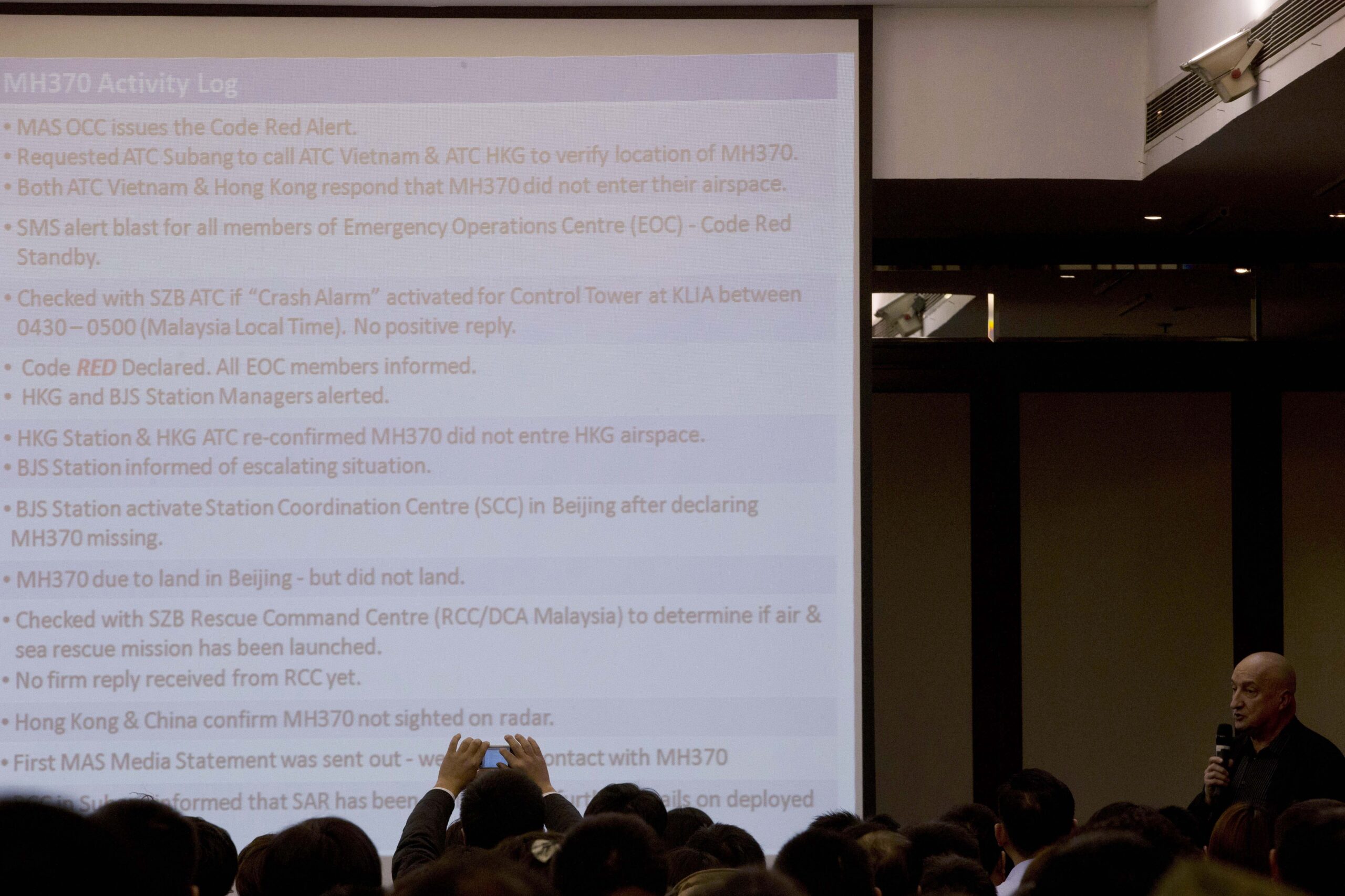 Rival theories on Malaysia flight’s disappearance