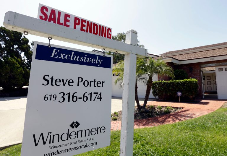 US pending home sales fall for 3rd straight month