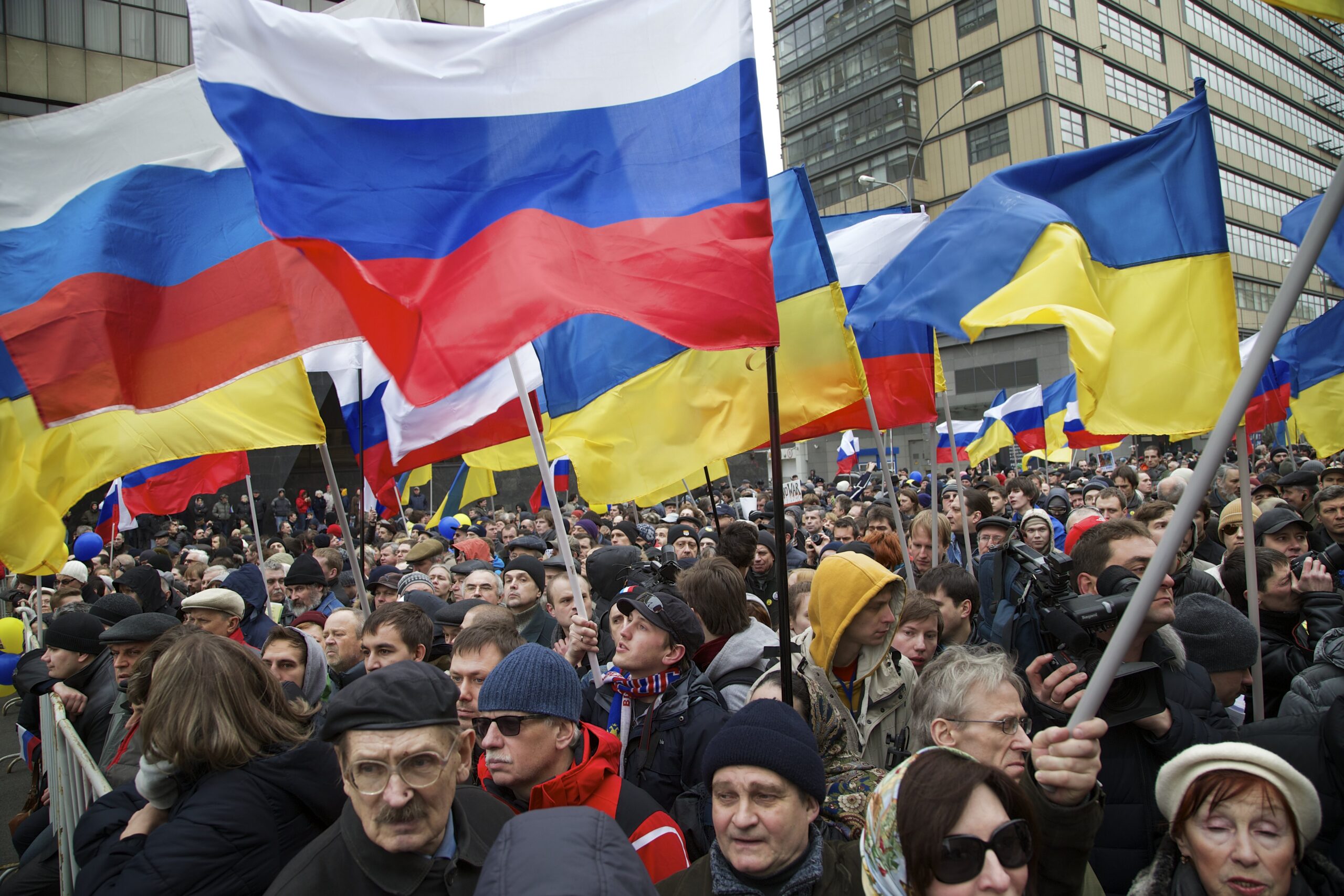 Thousands march in Moscow to protest Crimea vote