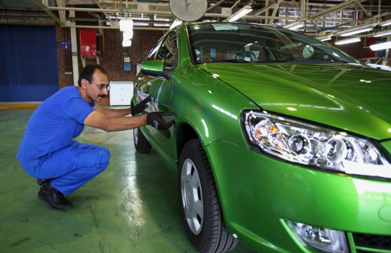 Iran resumes auto exports to Russia