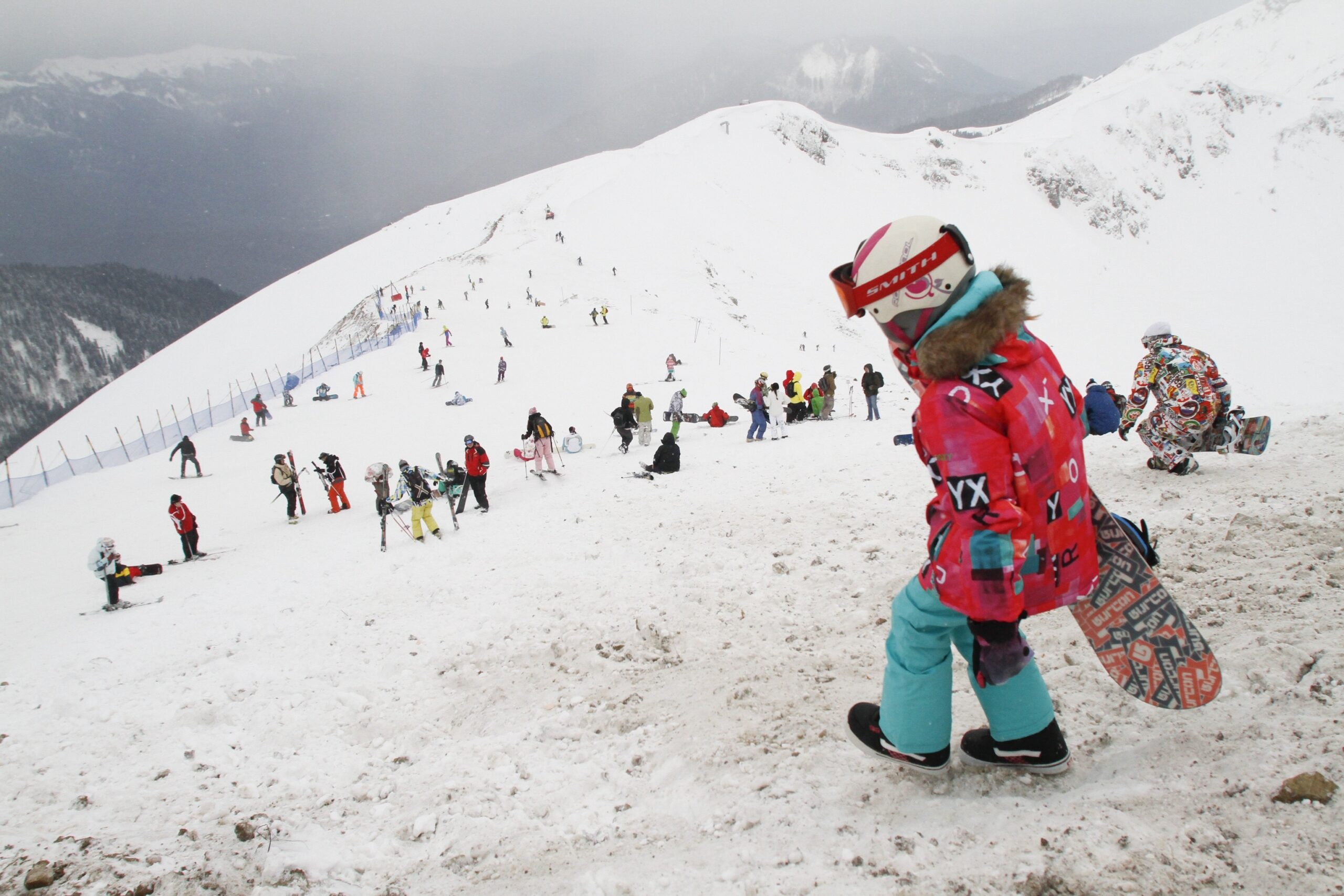 Avalanche kills 2 skiers at Sochi resort
