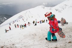 Avalanche kills 2 skiers at Sochi resort