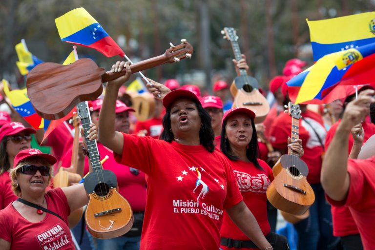 Venezuelans mourn Chavez but protests don’t break