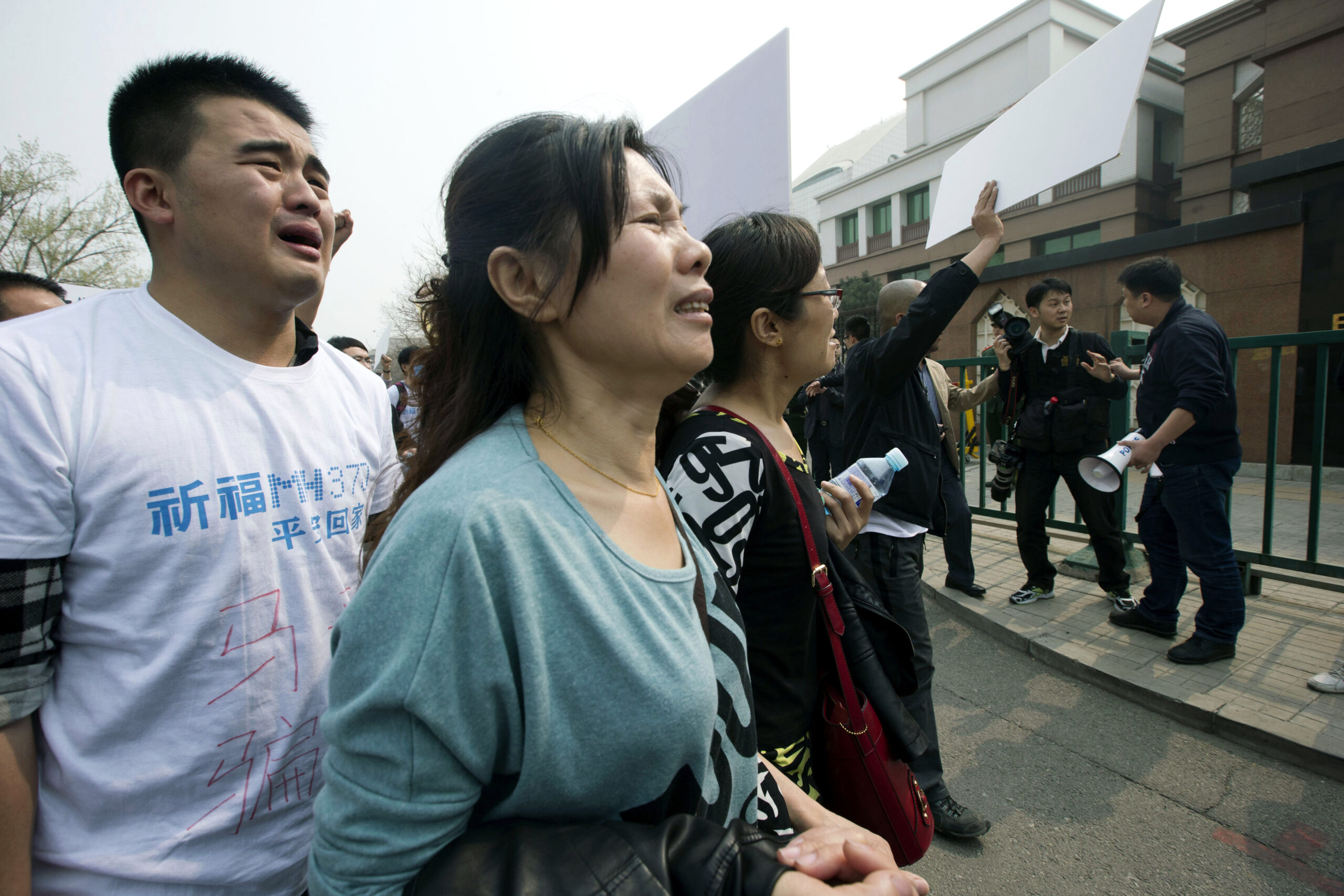 Chinese relatives of passengers protest at embassy