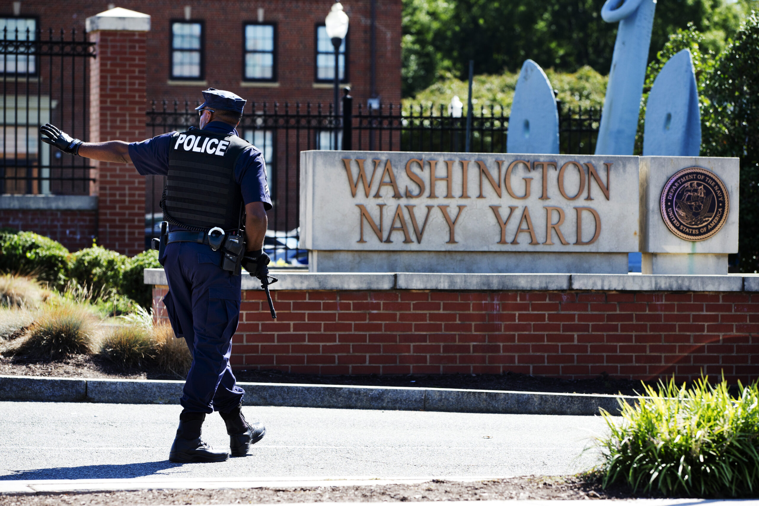 White House orders security review after Navy Yard shooting