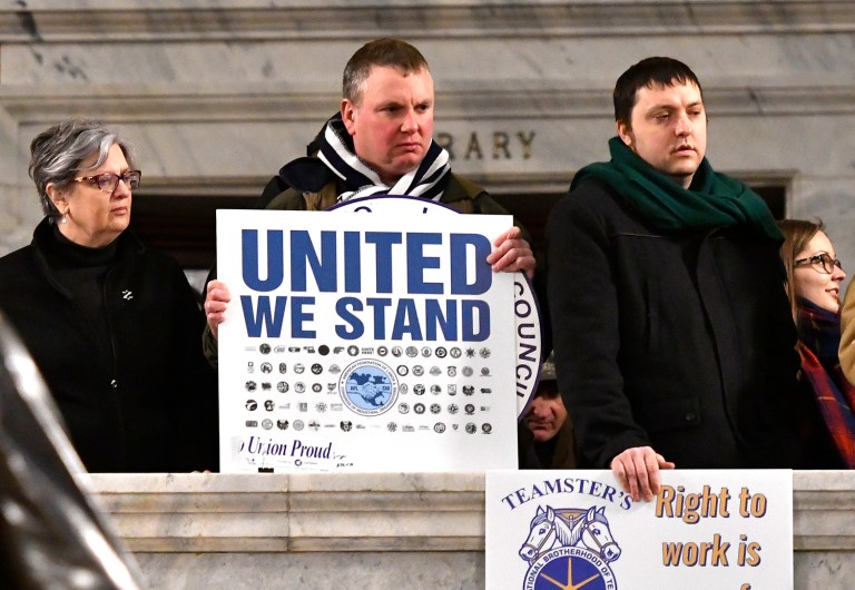 Union membership falls to 10.7 percent