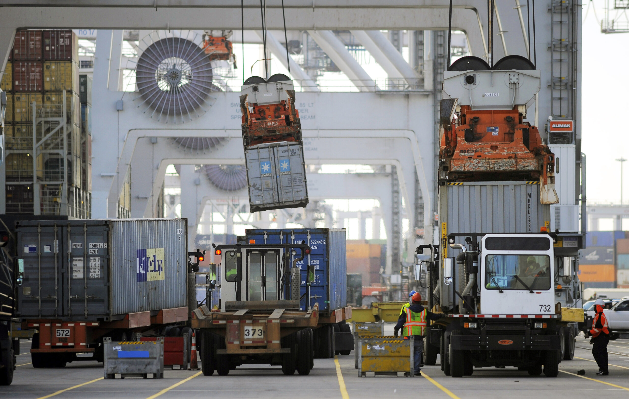 US factory orders drop 0.7 percent in January