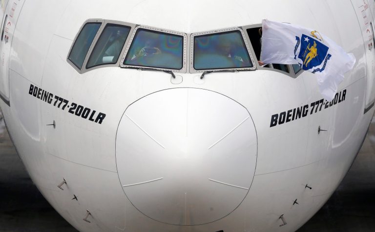 Mass. gov. celebrates Boston-Dubai nonstop service