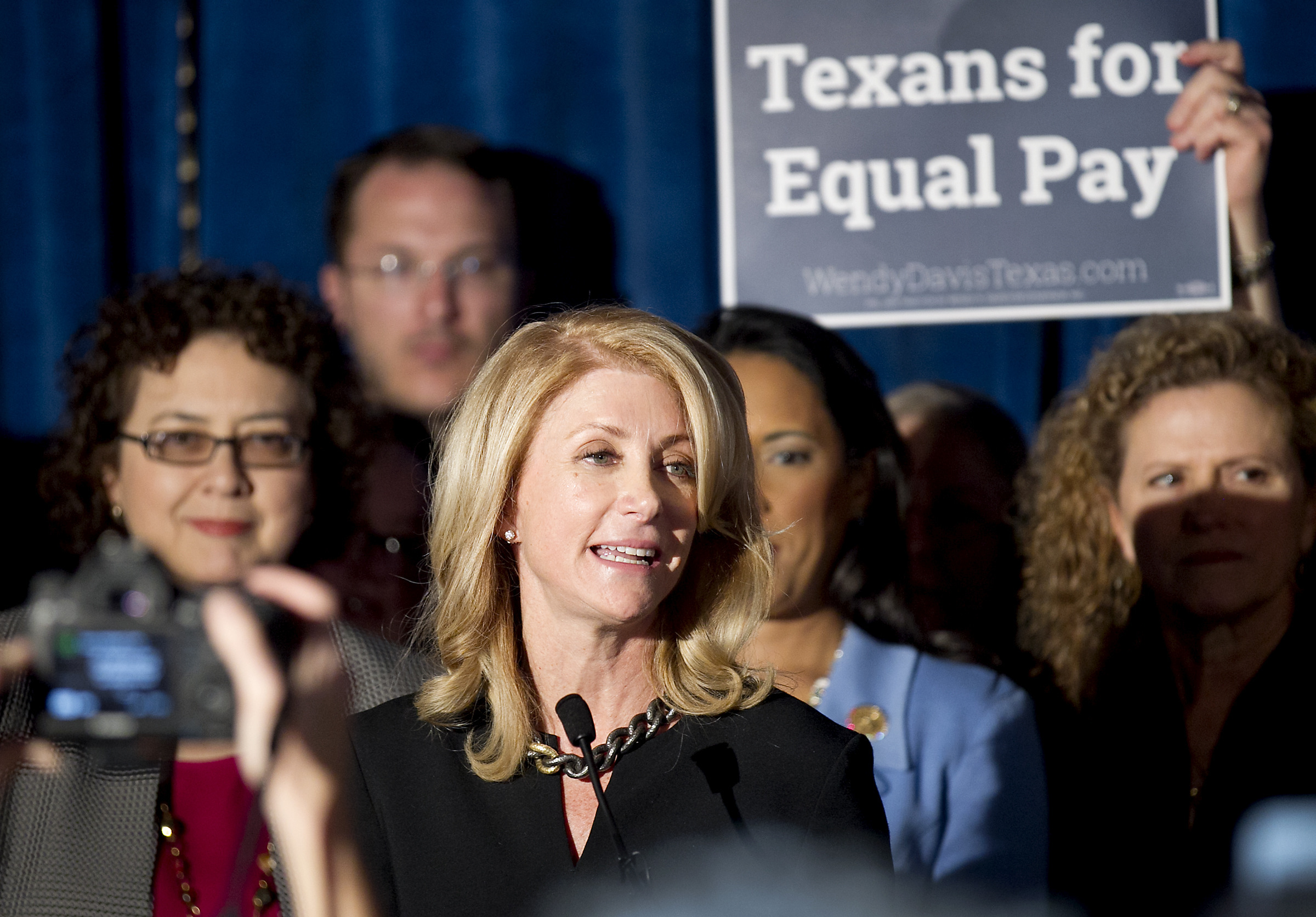 Republicans jittery about Wendy Davis’ equal pay attacks in Texas governor’s race
