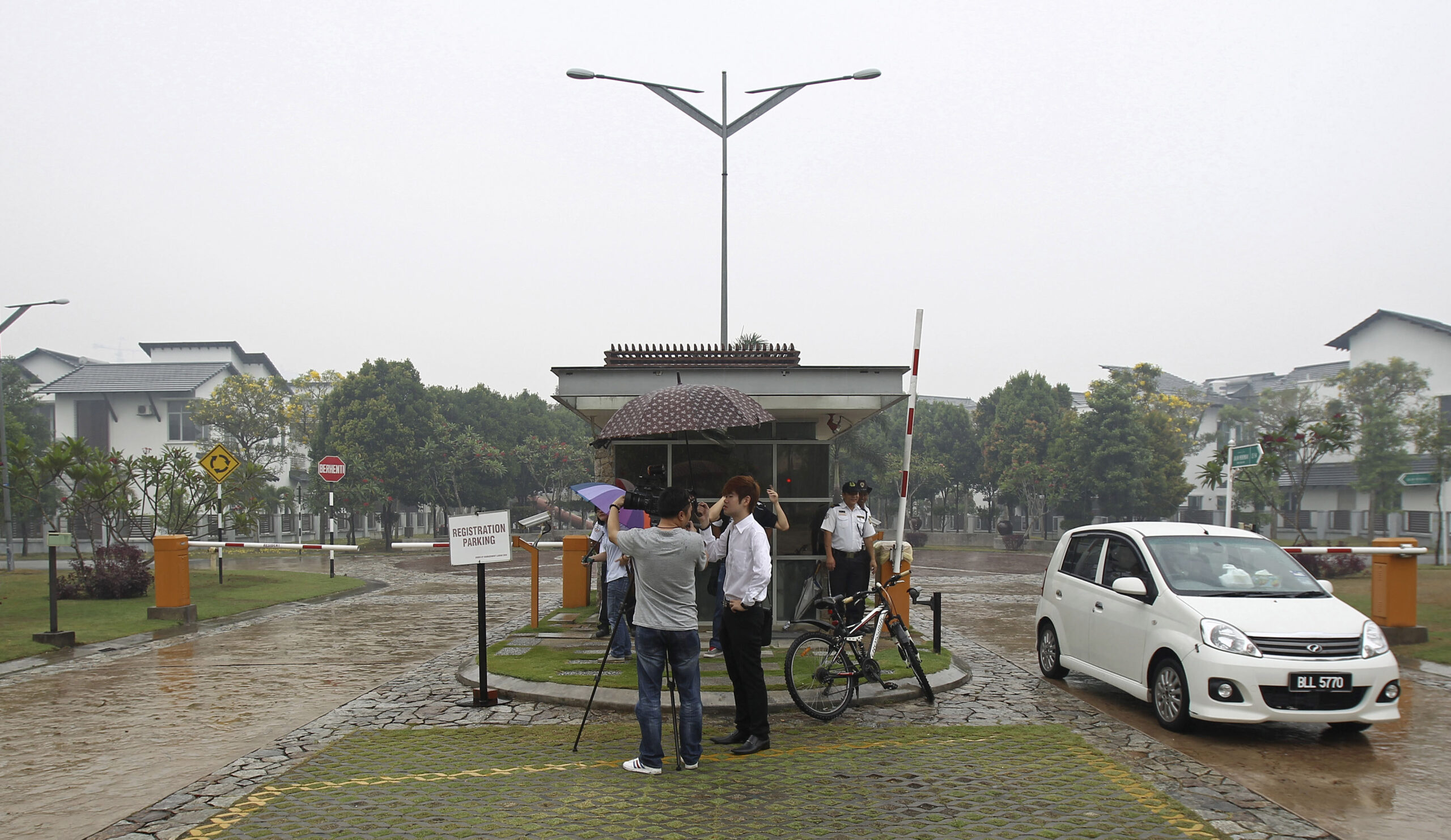 Flight simulators used by enthusiasts worldwide