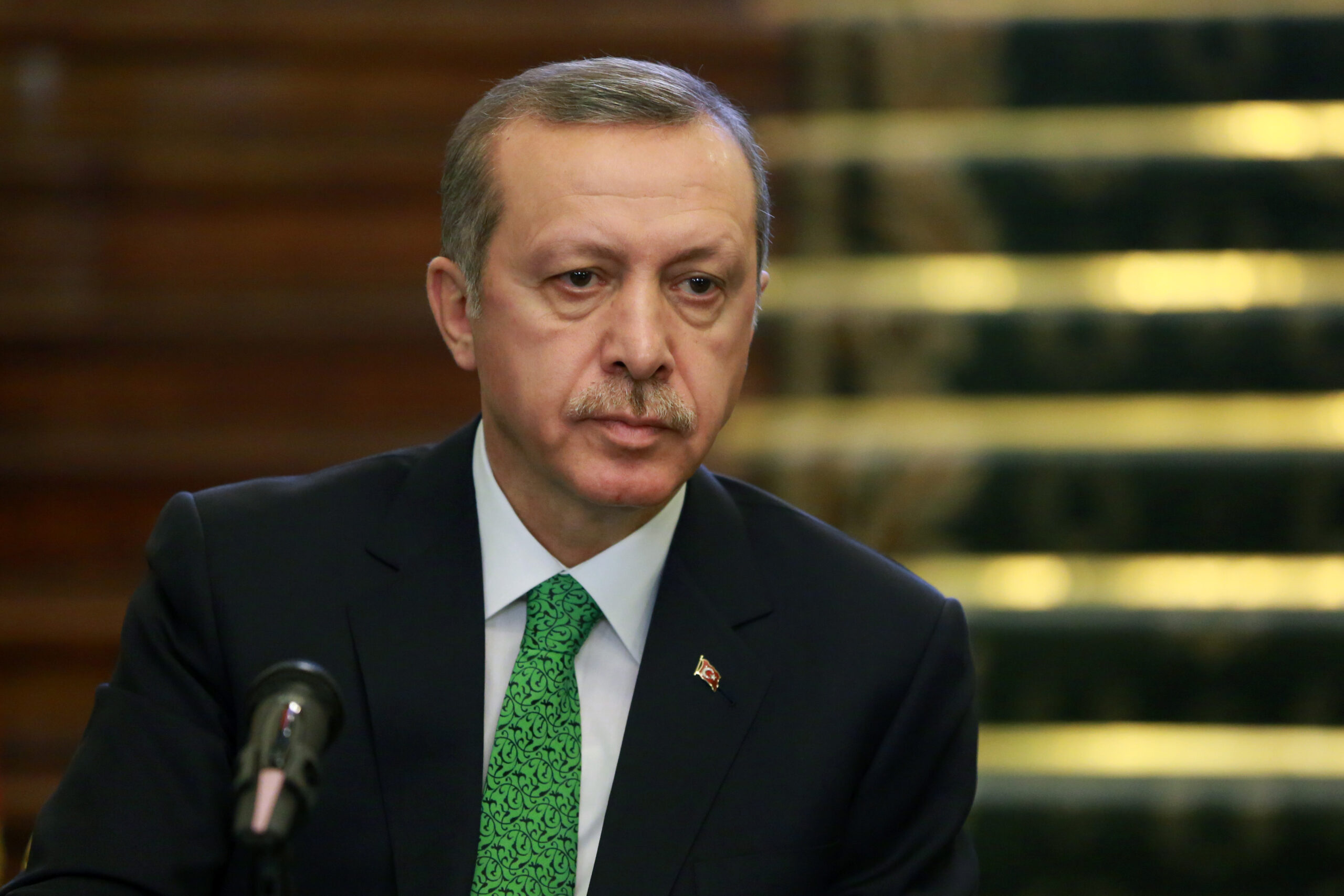 Turkey blocks access to Twitter