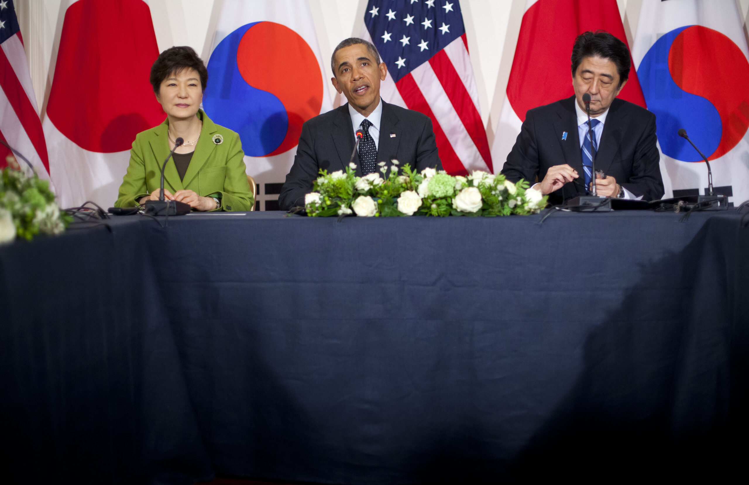 Obama brings leaders of Japan, SKorea together