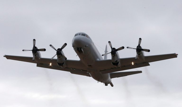 Hunt for Flight 370 resumes in calmer seas