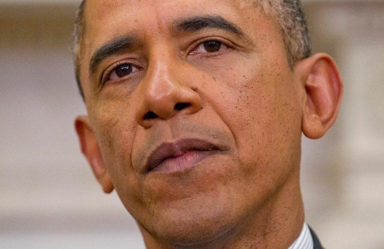 Obama signs memo to strengthen overtime pay rules