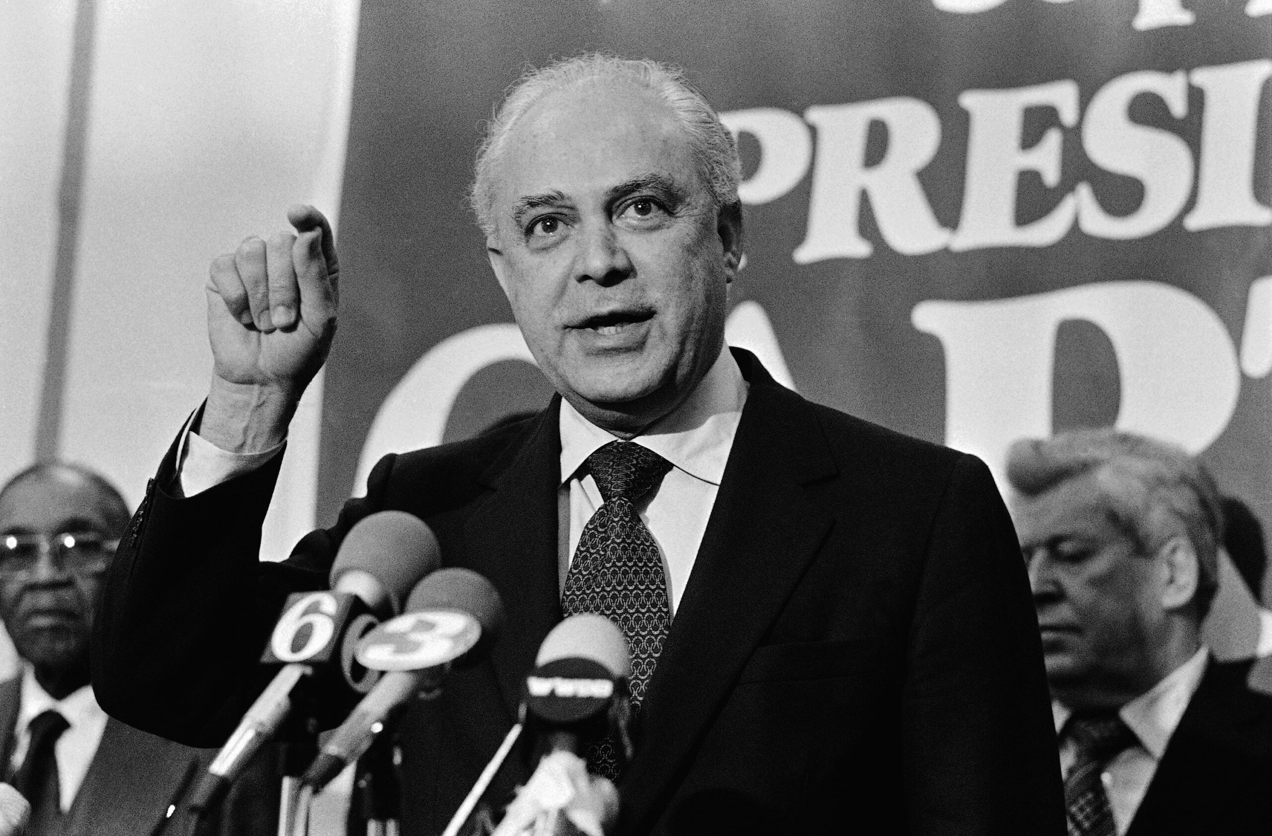Ex-Democratic Chairman Robert Strauss dies at 95