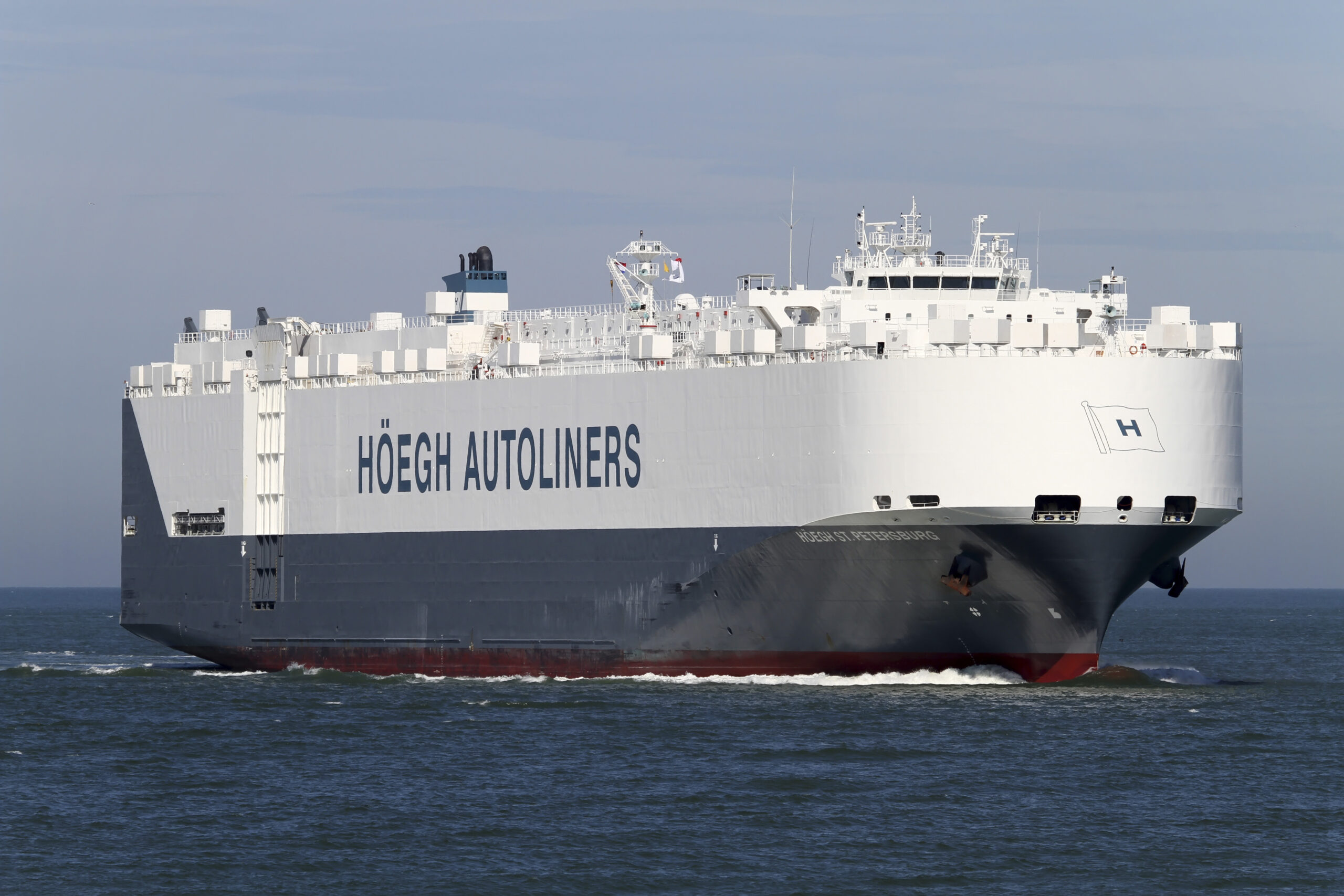 Air search expands in remote south Indian Ocean