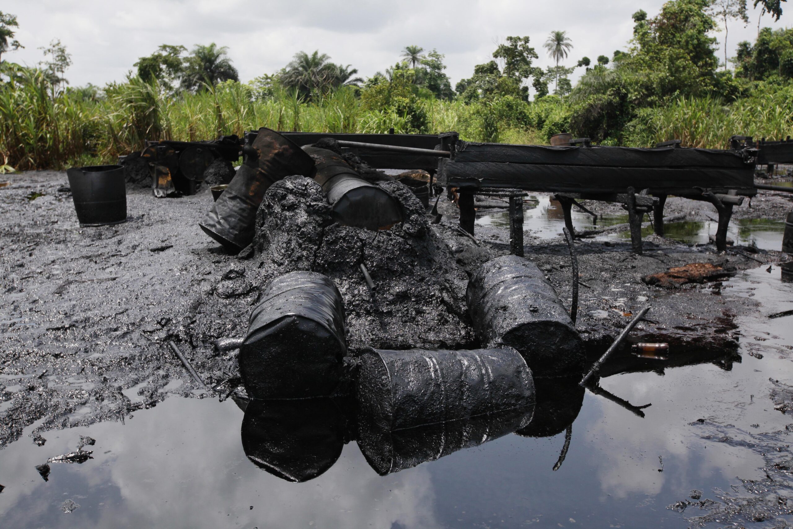 Nigeria Navy destroys 260 illegal oil refineries