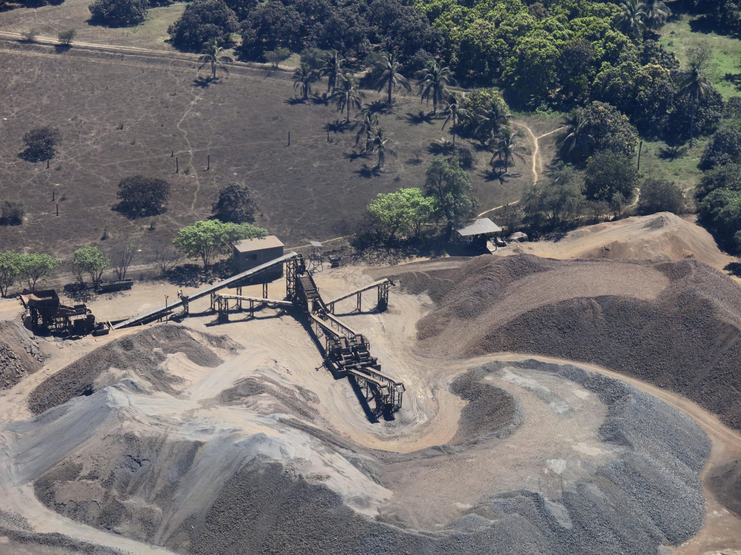 Mexico drug cartel makes more dealing iron ore