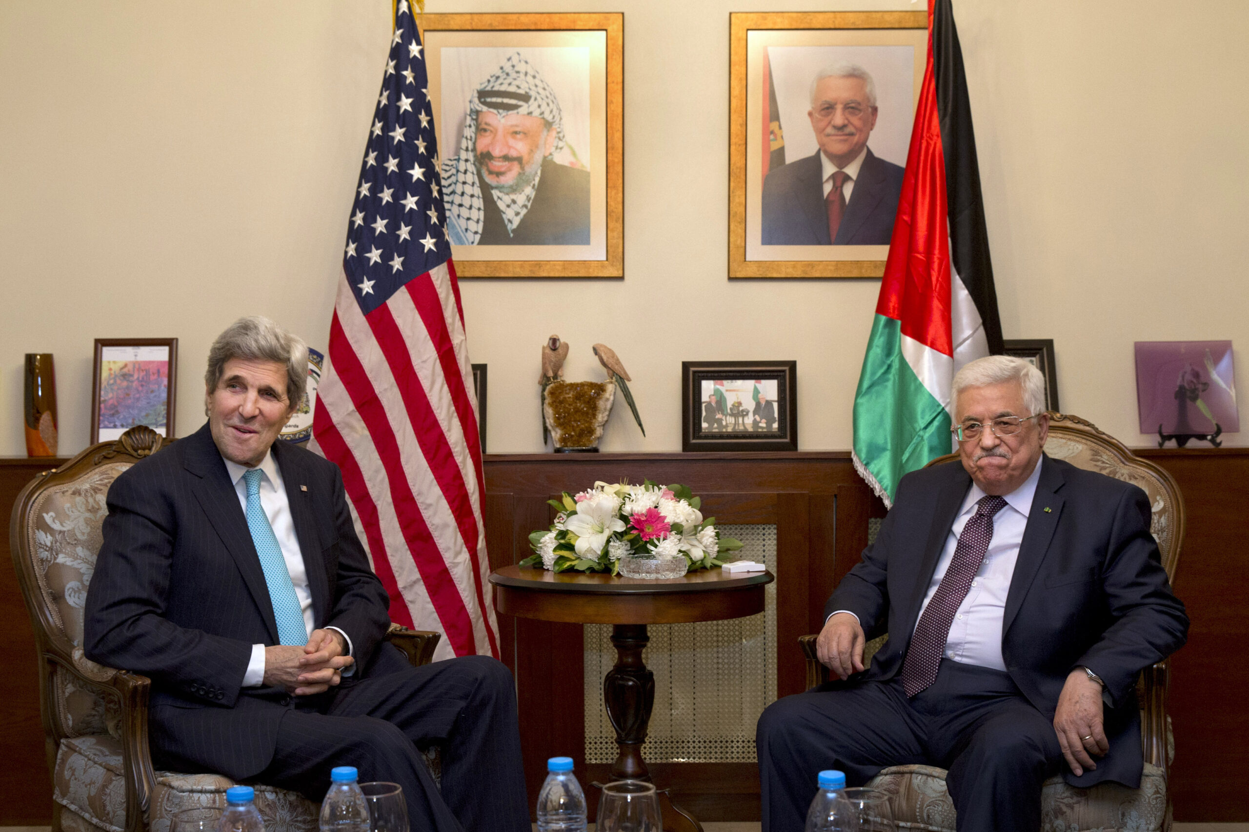 Kerry meets Abbas as peace process founders