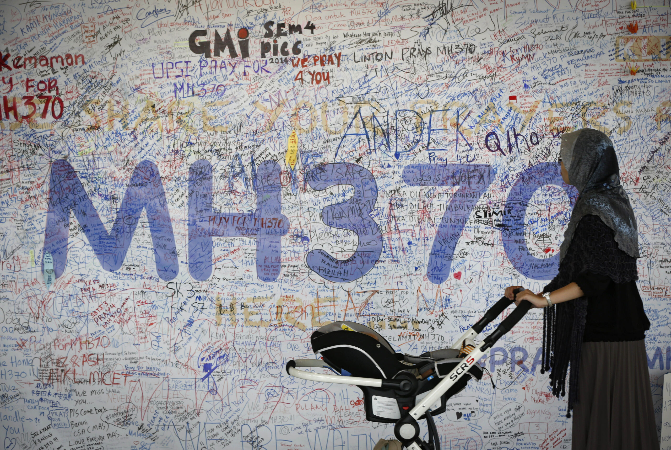 Missing passenger jet roils Malaysian politics