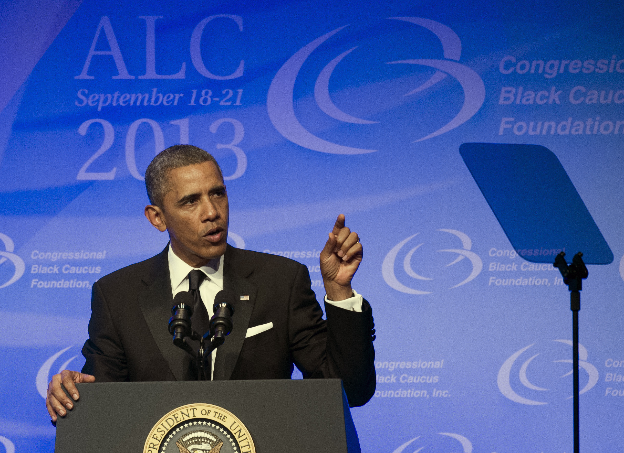 Obama urges people to push stalled gun legislation