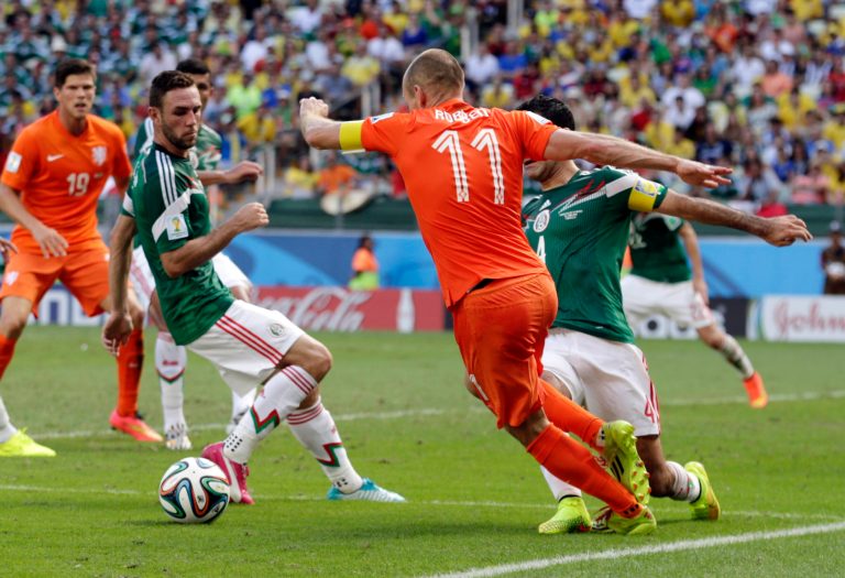 Robben says he won’t change despite penalty furor