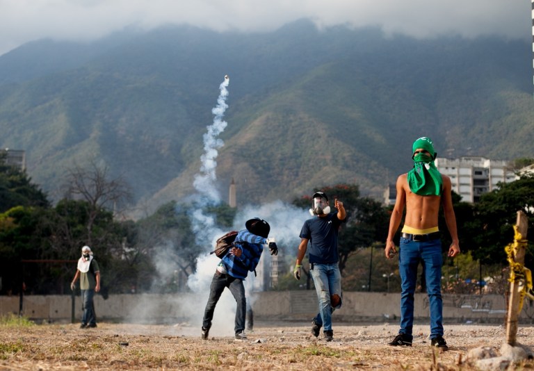 Students, university attacked in central Venezuela