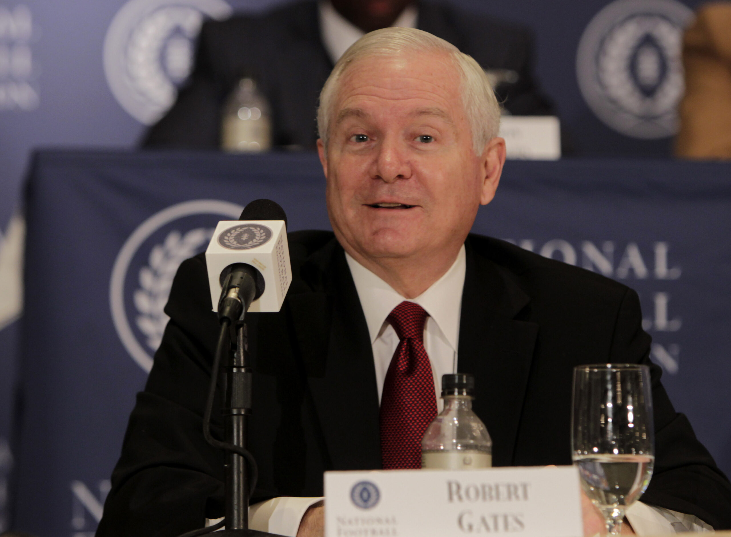 Robert Gates: Putin wants to recreate Soviet-style Russian sphere of influence
