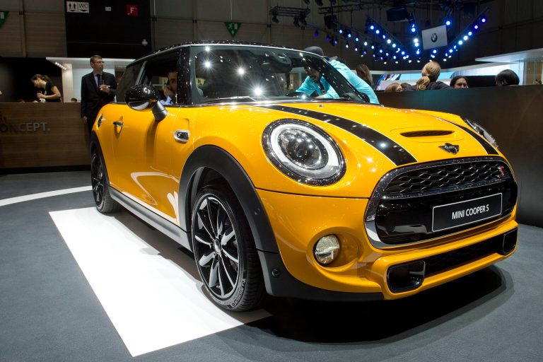 Geneva: Automakers cast wary eye toward Russia