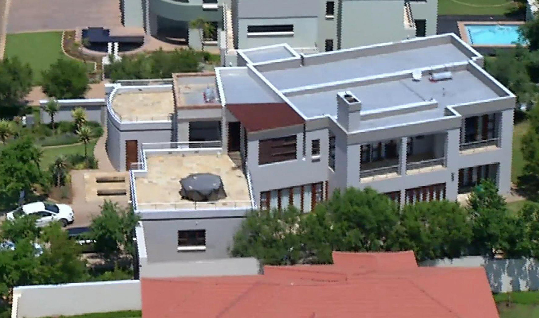 Pistorius selling house where he shot Steenkamp