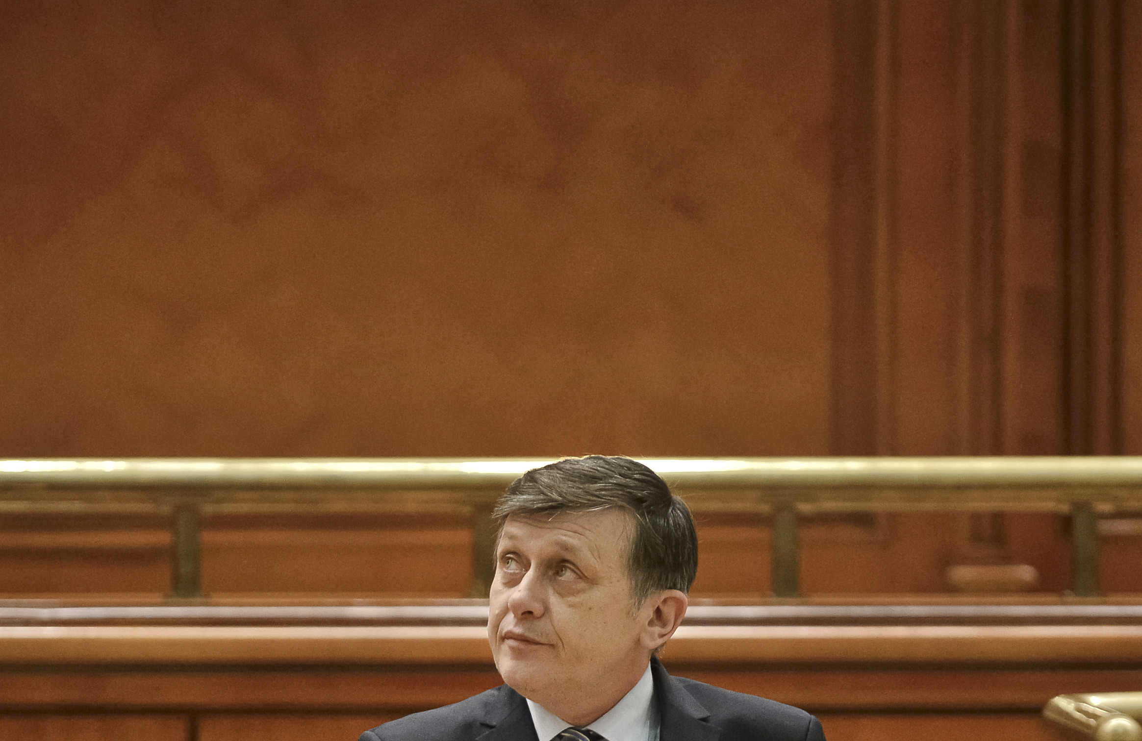 Romanian Senate speaker quits, upstages government