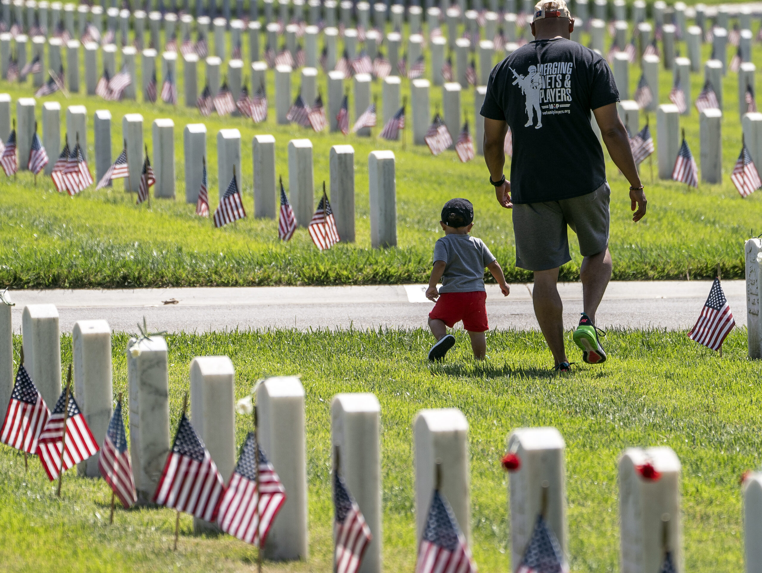 Cemetery with 90,000 veterans vandalized by pro-Hamas protesters