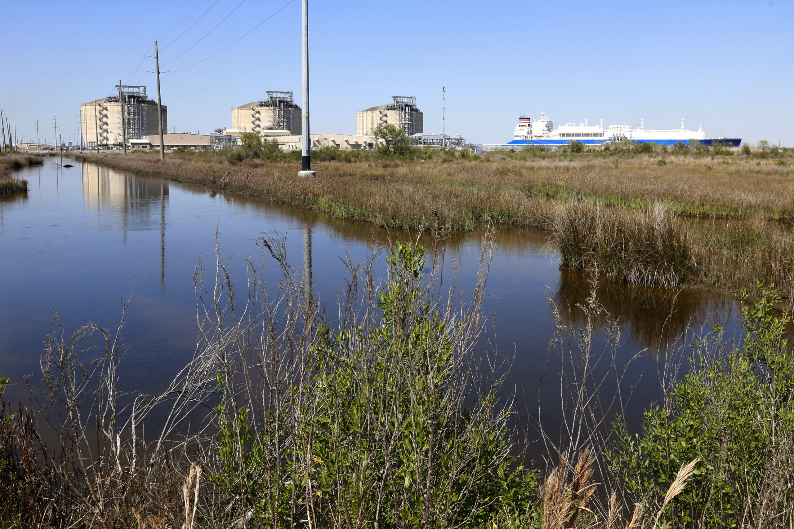 Scott warns lawmakers over $1B clean energy bill