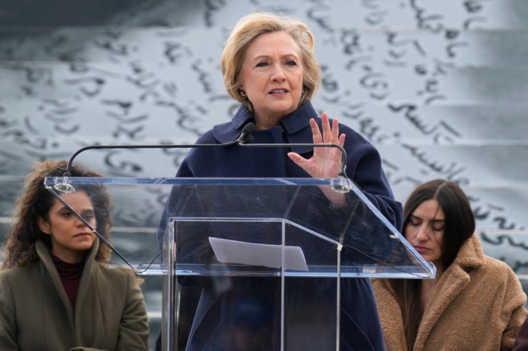 Hillary Clinton does Macarena in Spain after foreign affairs minister meeting