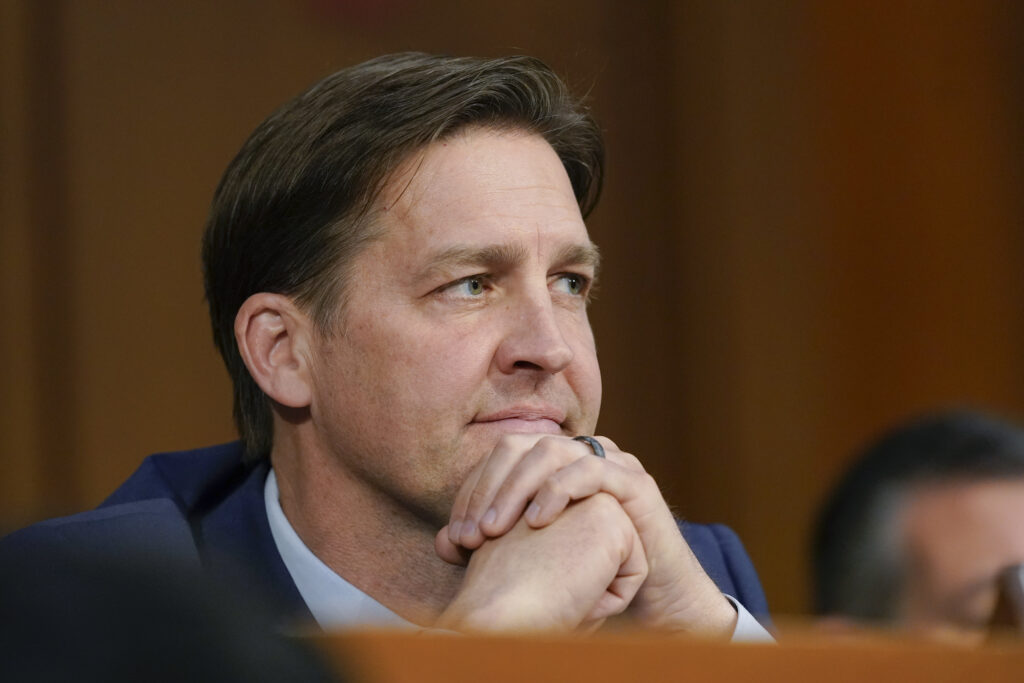 DeSantis calls for inquiry into former University of Florida President Ben Sasse’s expenses thumbnail