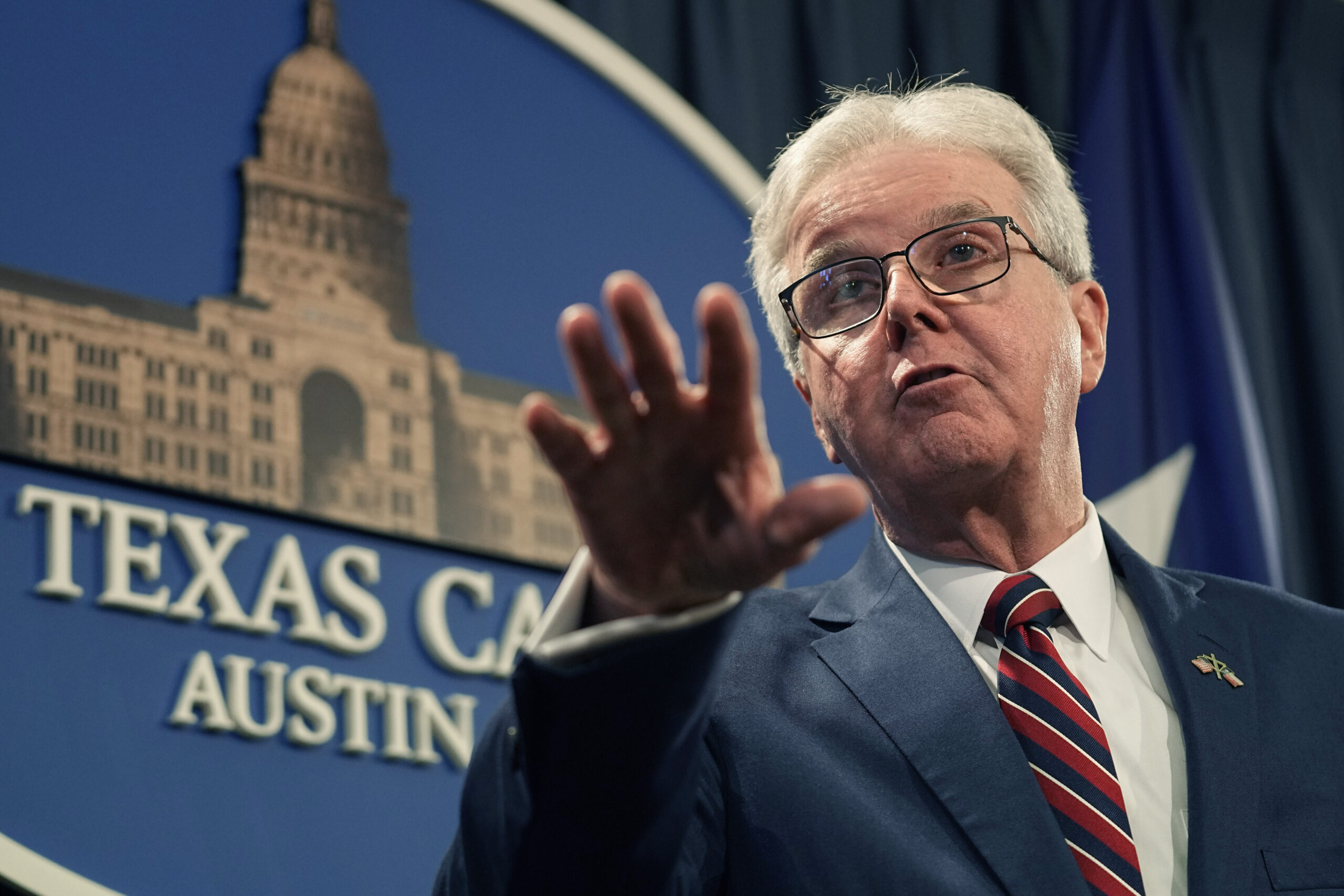 Dan Patrick urges Biden ‘don’t mess with Texas’ amid border spat