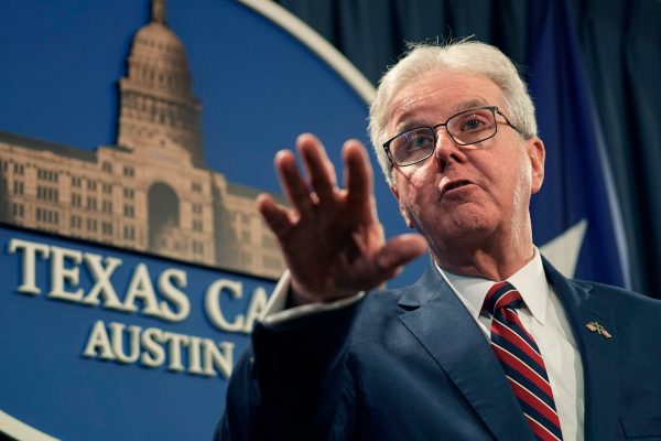 Dan Patrick urges Biden ‘don’t mess with Texas’ amid border spat