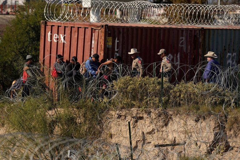 Majority call border crisis a ‘catastrophe,’ blame Biden and Democrats