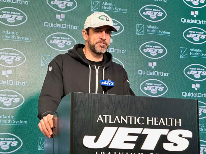 Aaron Rodgers briefly returns to The Pat McAfee Show a day after host announced his departure