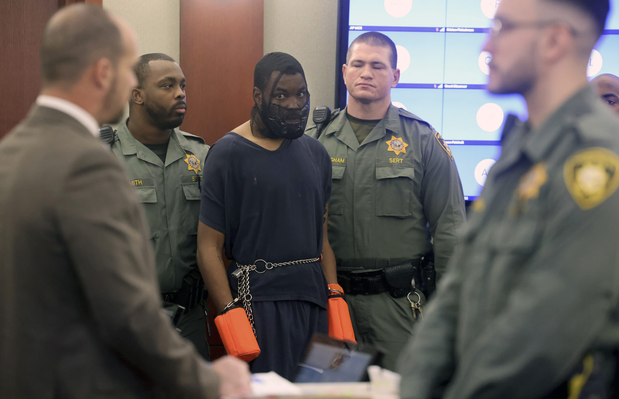 Las Vegas man who leaped at judge receives new sentencing
