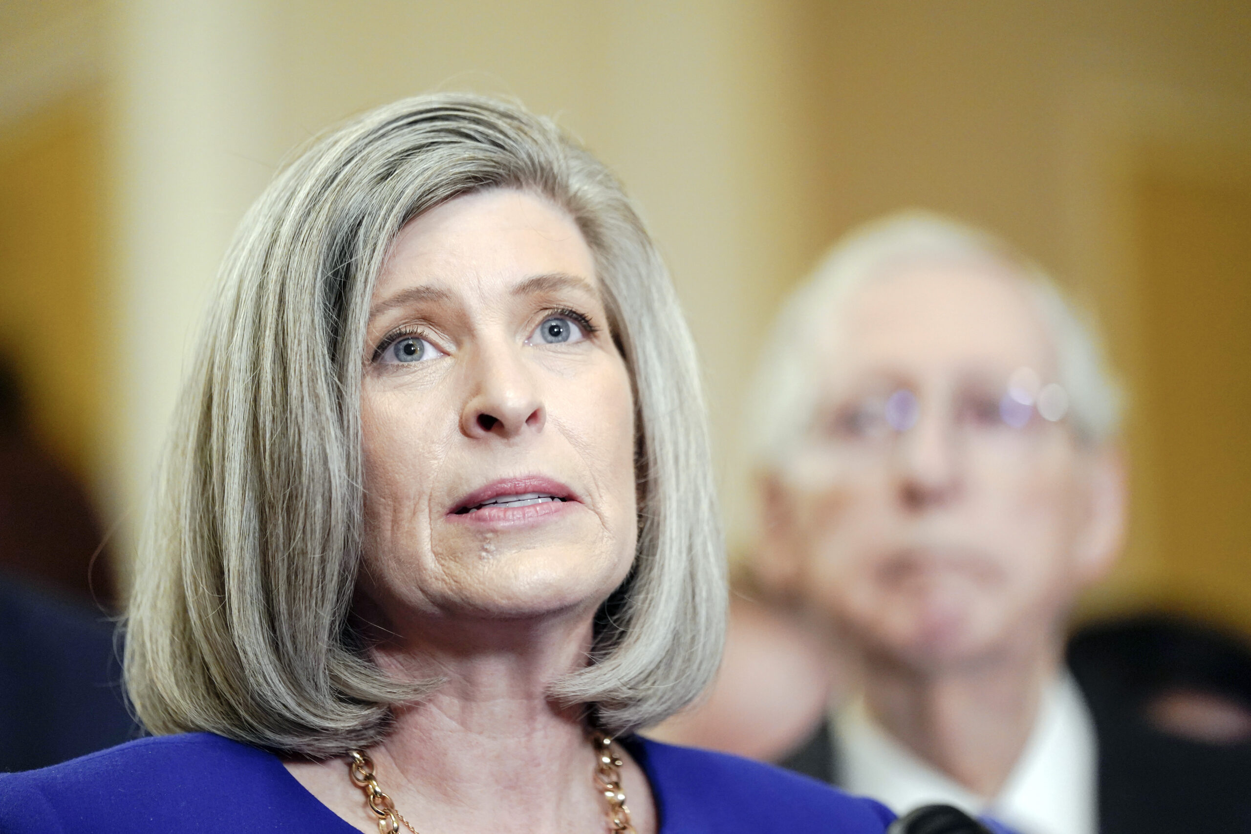 Joni Ernst avoids committing to endorsing Trump if he wins Iowa caucuses