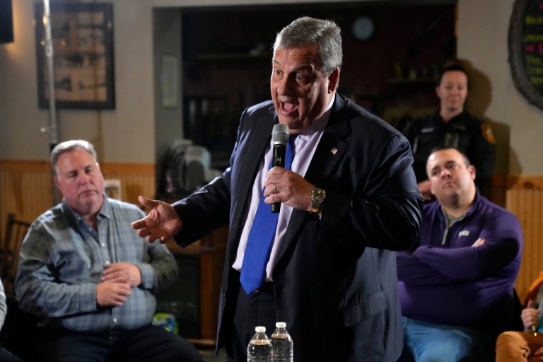 Chris Christie suspends 2024 campaign after pressure from Nikki Haley allies