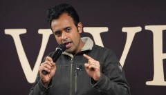 Trump campaign zeroes in on Ramaswamy in final days before Iowa caucuses