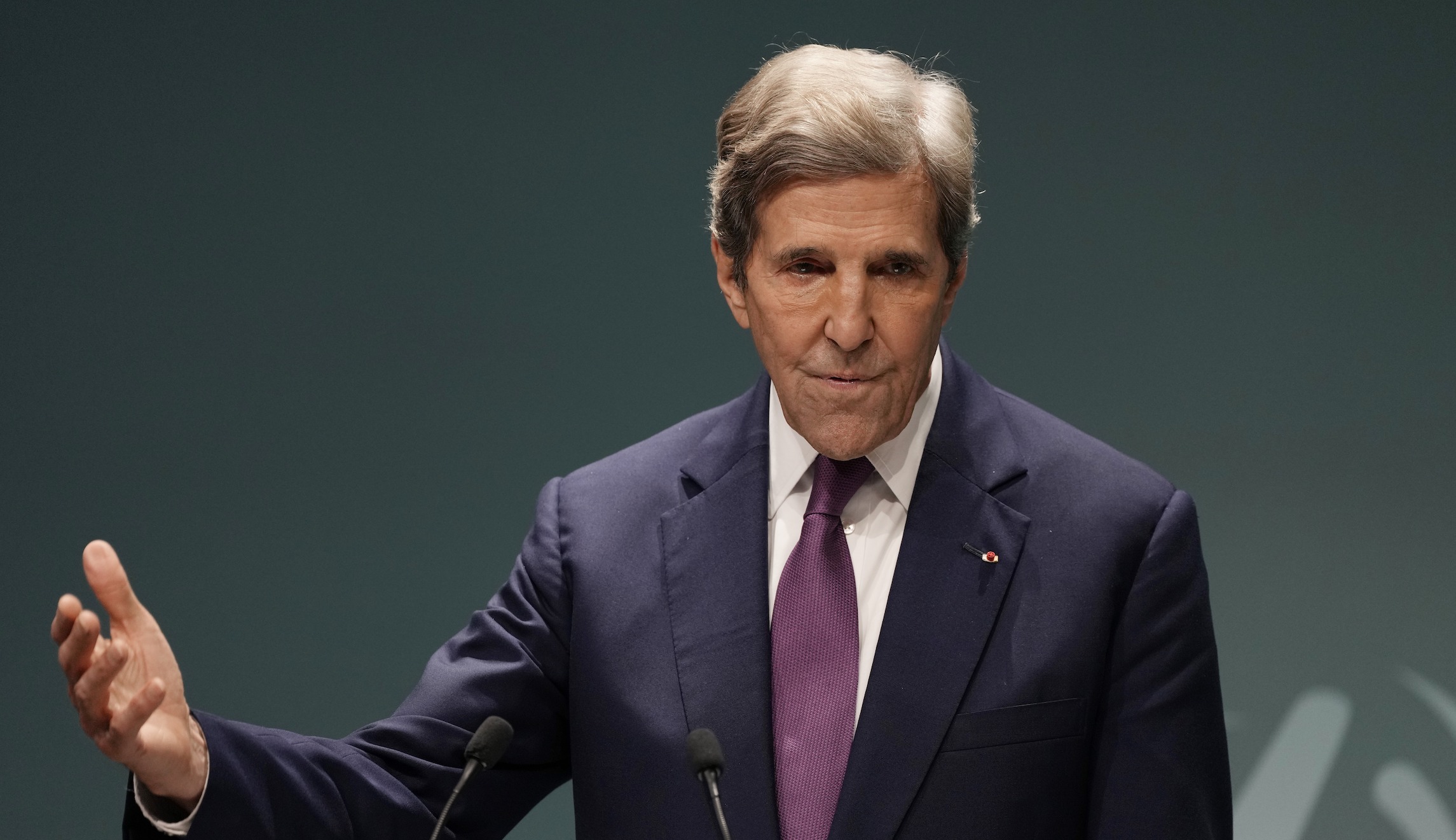 White House thanks John Kerry as he leaves climate post for Biden campaign
