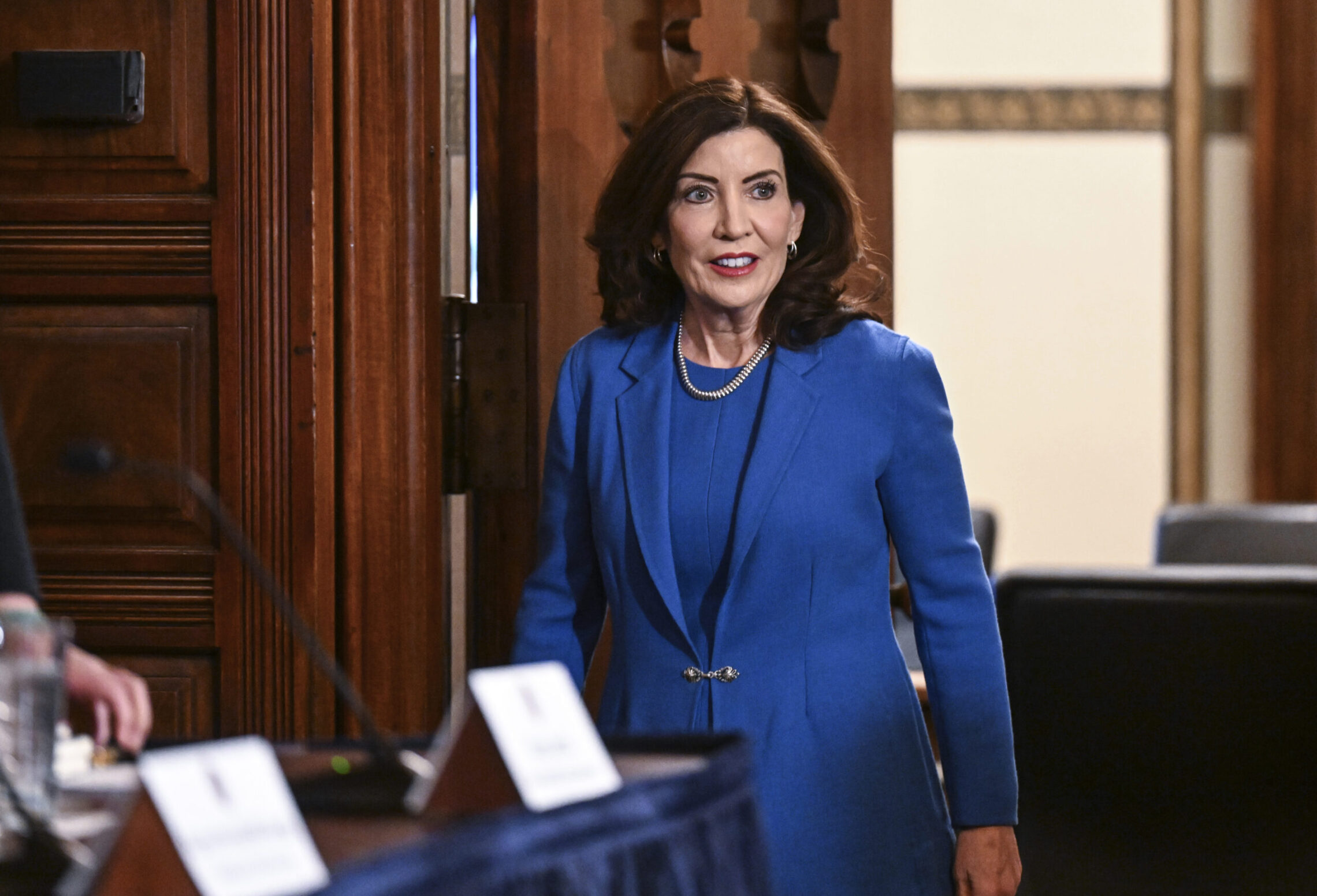 New York Republicans urge Hochul to remove district attorney following attack on NYPD officers by migrants